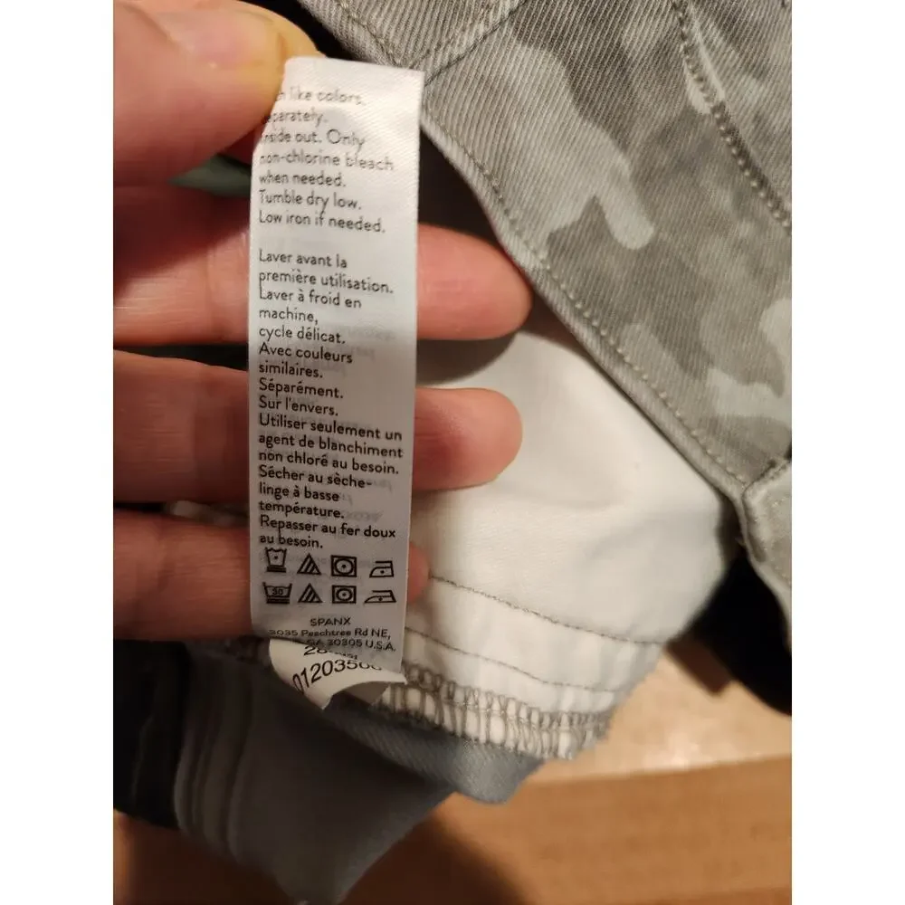 Spanx Women's‎ Camo Shorts Medium Pull-On Stretch Comfortable High-Rise Casual
